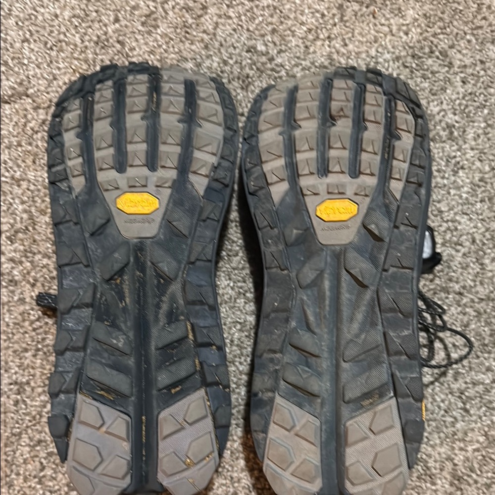 Altra Olympus 6 *NWOT* Black Athletic Shoes with Breathable Knit Upper - Picture 5 of 6